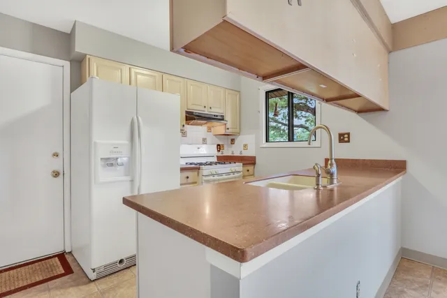 $279,900 | 5002 West Dartmoor Drive, McHenry, IL 60050