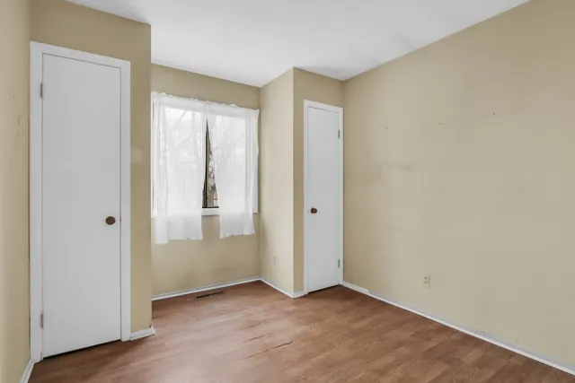 $279,900 | 5002 West Dartmoor Drive, McHenry, IL 60050