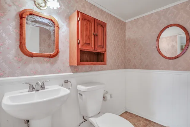 $279,900 | 5002 West Dartmoor Drive, McHenry, IL 60050