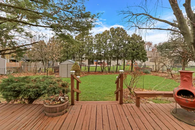 $279,900 | 5002 West Dartmoor Drive, McHenry, IL 60050