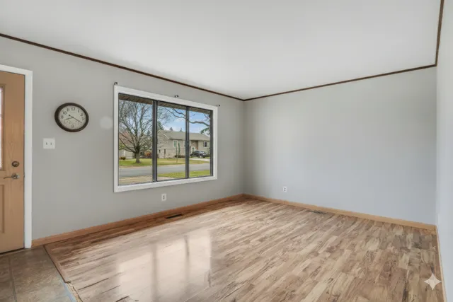 $279,900 | 5002 West Dartmoor Drive, McHenry, IL 60050