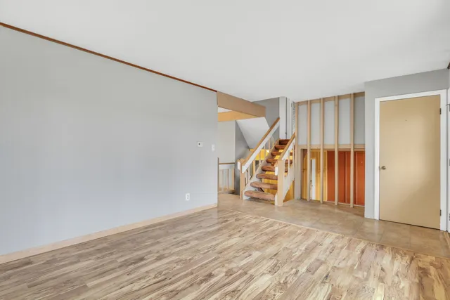 $279,900 | 5002 West Dartmoor Drive, McHenry, IL 60050