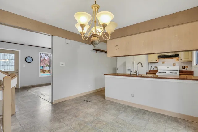 $279,900 | 5002 West Dartmoor Drive, McHenry, IL 60050