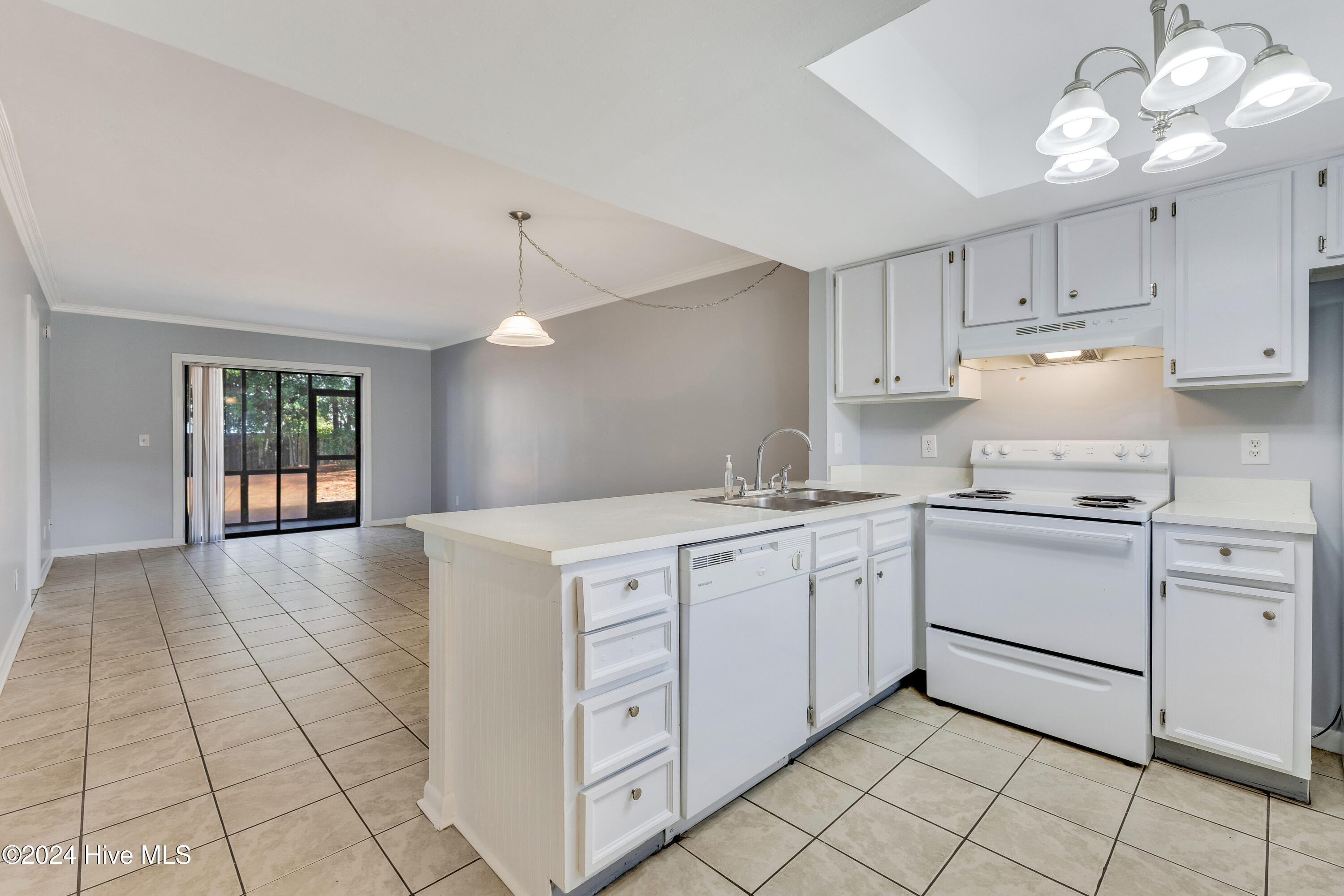 4541 Holly Tree Road Wilmington, NC 28412 - Photo 2 of 26 4541 Holly Tree Rd-print-003-030-Living