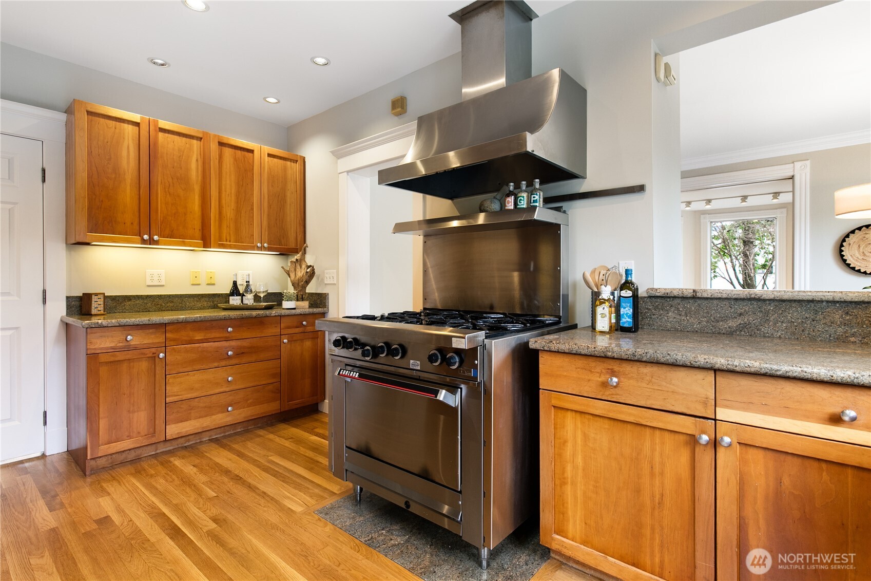 2202 East John Street Seattle, WA 98112 - Photo 14 of 34