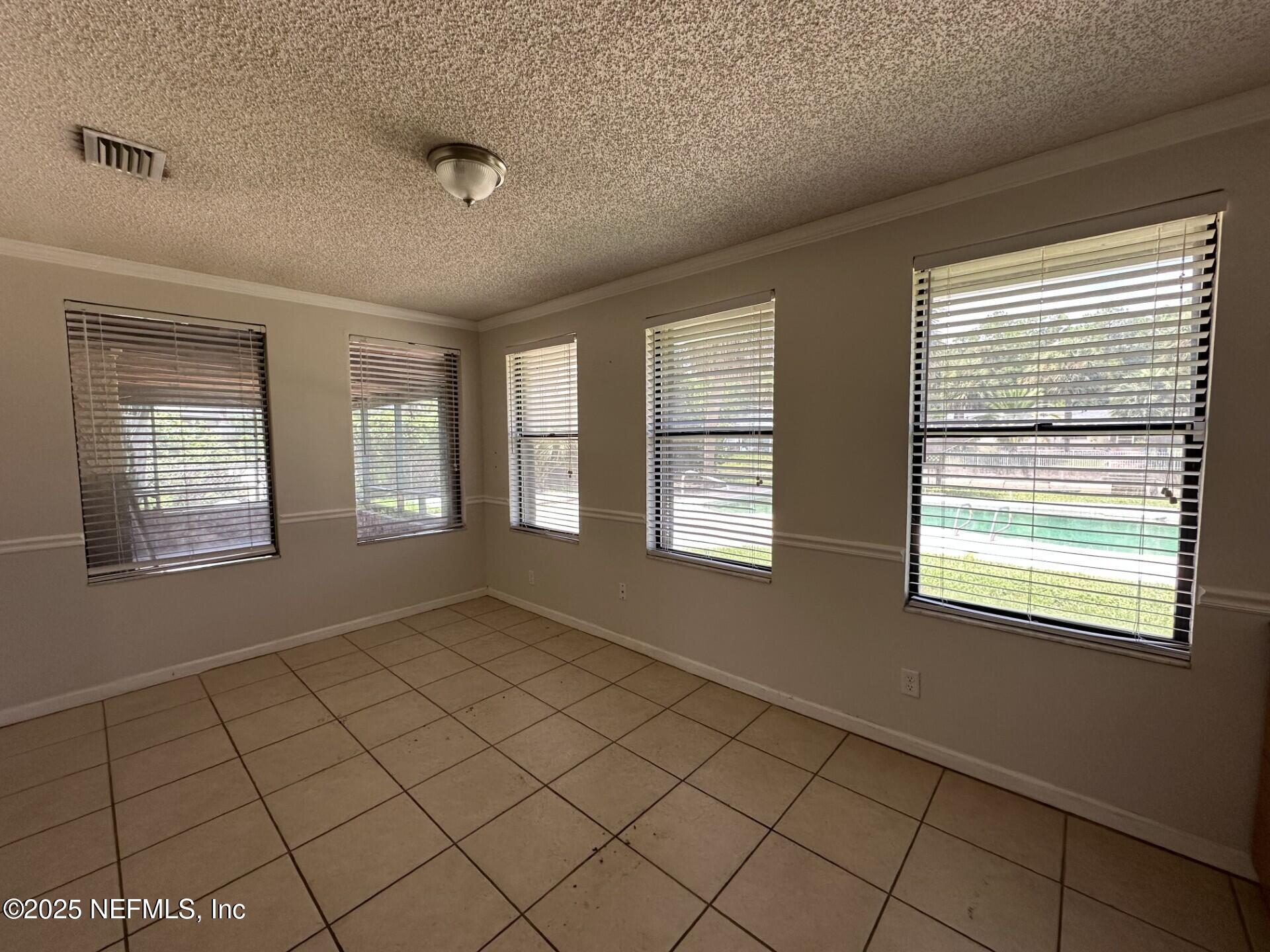 3436 Palm Island Road Jacksonville, FL 32250 - Photo 12 of 26 Siunroom
