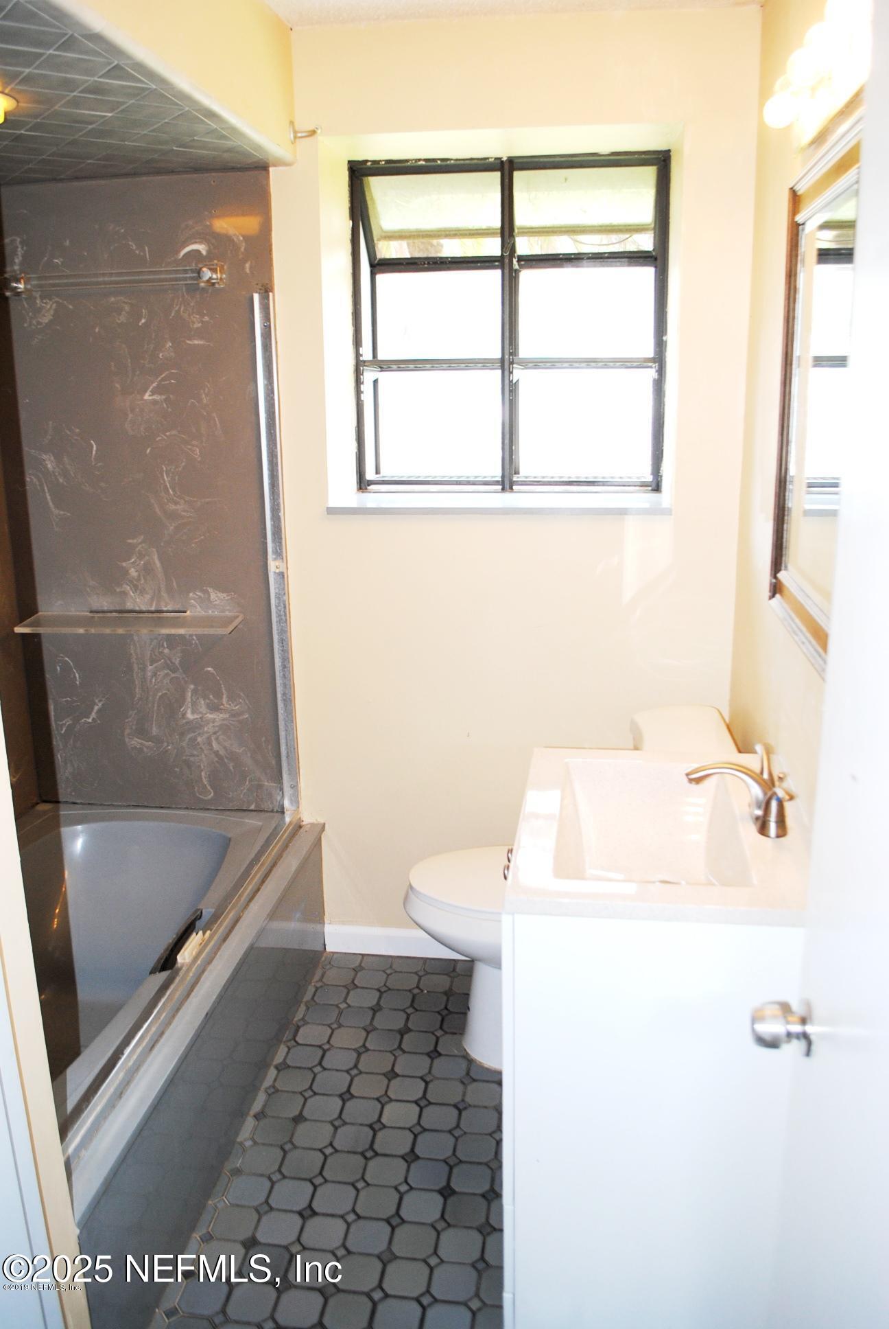 3436 Palm Island Road Jacksonville, FL 32250 - Photo 13 of 26 Hall Bath