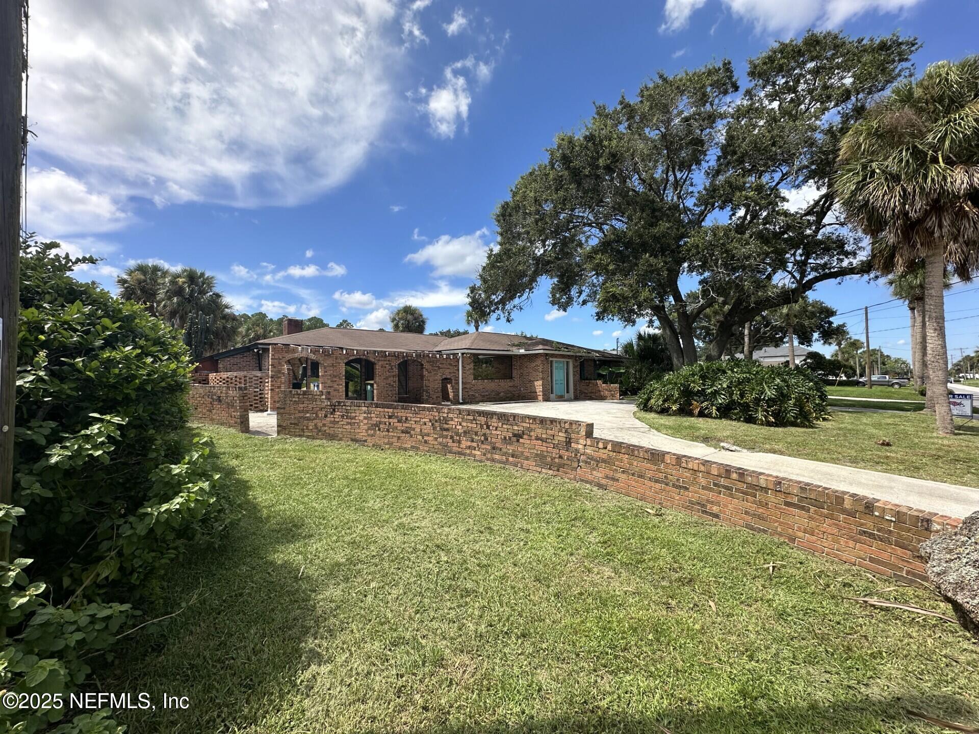 3436 Palm Island Road Jacksonville, FL 32250 - Photo 2 of 26 side front yard