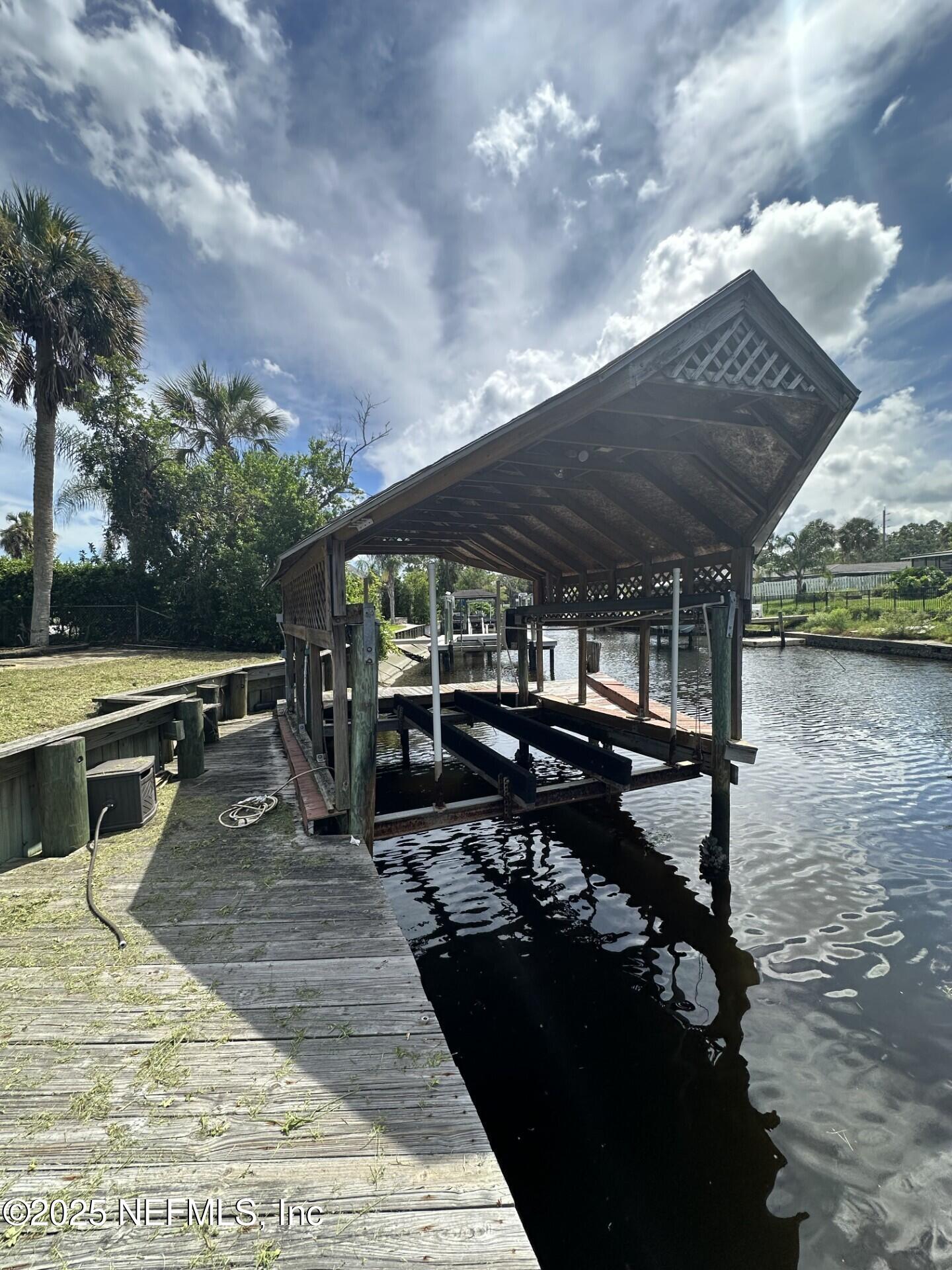 3436 Palm Island Road Jacksonville, FL 32250 - Photo 23 of 26 boat lift