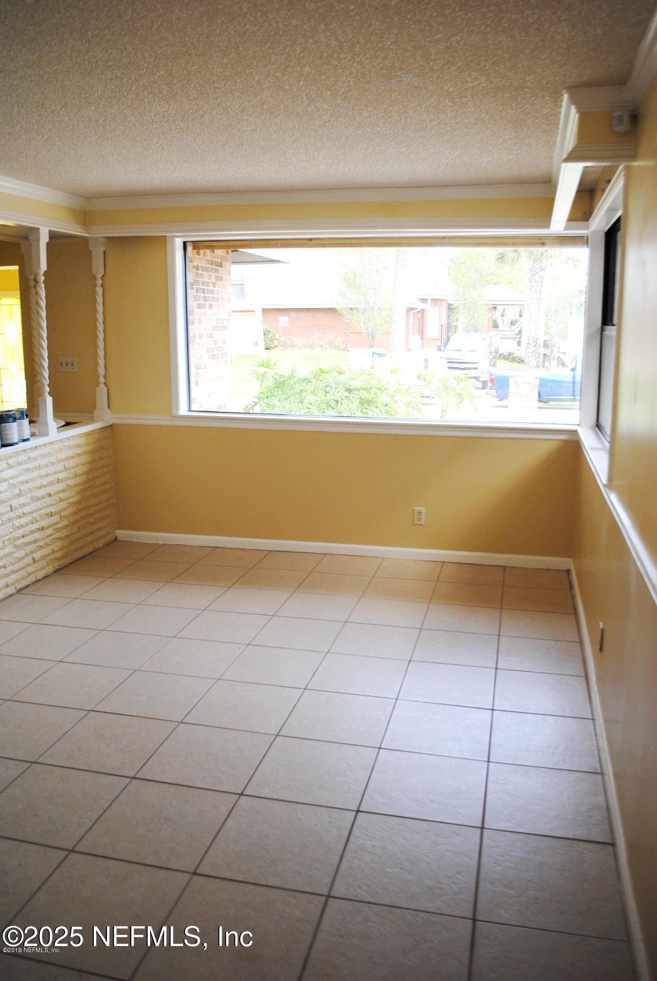 3436 Palm Island Road Jacksonville, FL 32250 - Photo 8 of 26 Living room