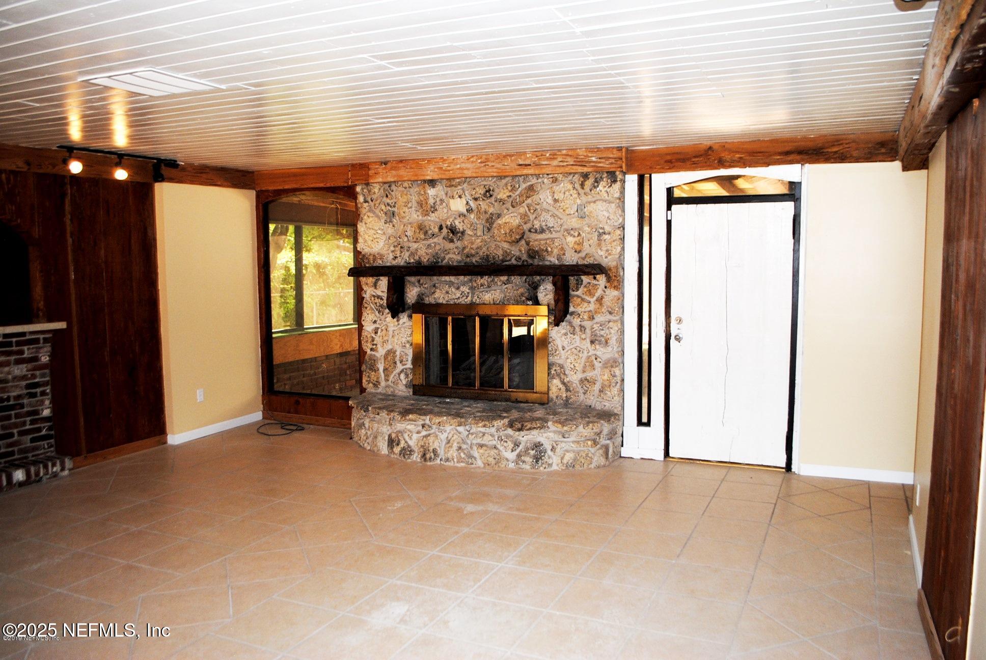 3436 Palm Island Road Jacksonville, FL 32250 - Photo 10 of 26 Family Room