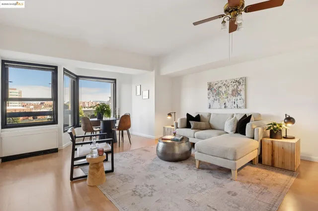 $398,000 | 6363 Christie Avenue, Unit 312, Emeryville, CA 94608