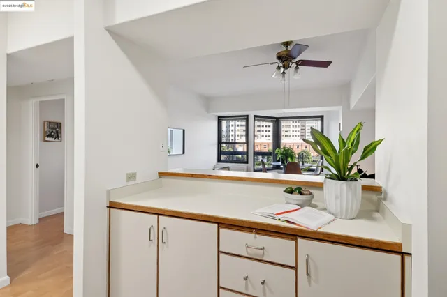 $398,000 | 6363 Christie Avenue, Unit 312, Emeryville, CA 94608