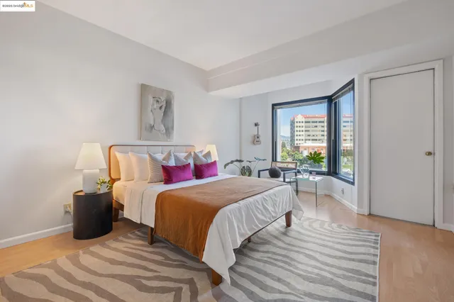 $398,000 | 6363 Christie Avenue, Unit 312, Emeryville, CA 94608