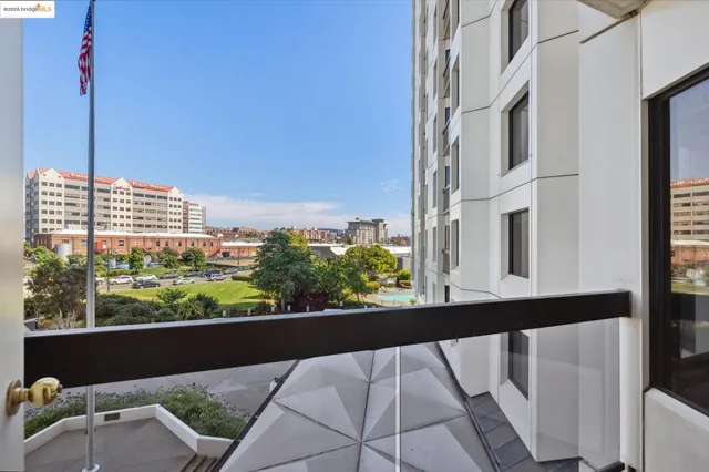 $398,000 | 6363 Christie Avenue, Unit 312, Emeryville, CA 94608