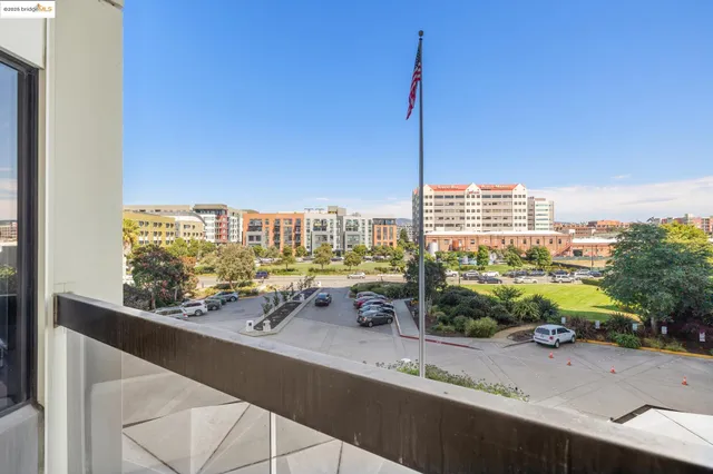 $398,000 | 6363 Christie Avenue, Unit 312, Emeryville, CA 94608