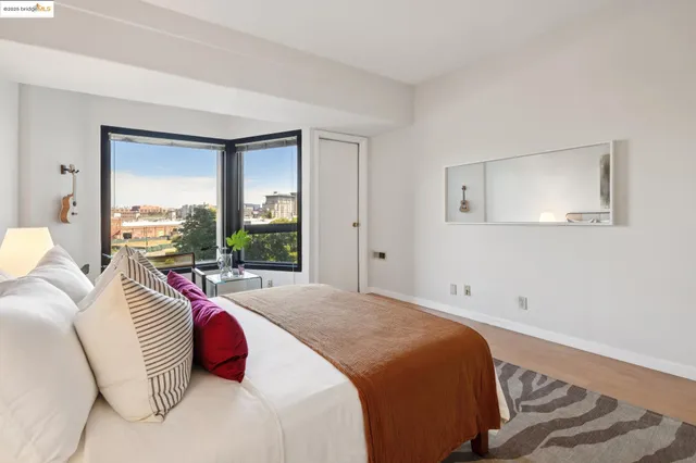 $398,000 | 6363 Christie Avenue, Unit 312, Emeryville, CA 94608