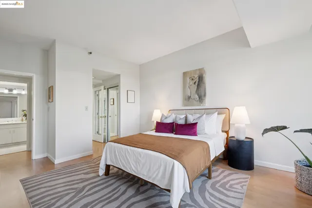 $398,000 | 6363 Christie Avenue, Unit 312, Emeryville, CA 94608