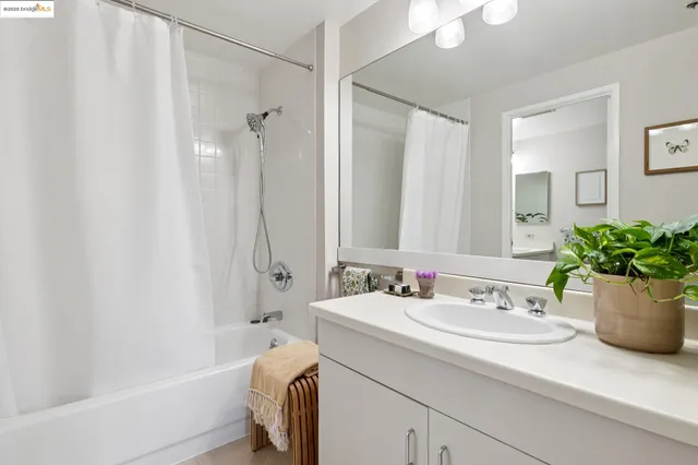 $398,000 | 6363 Christie Avenue, Unit 312, Emeryville, CA 94608