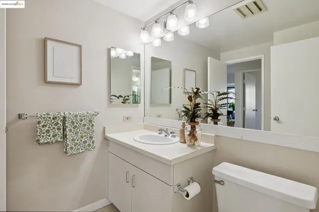 $398,000 | 6363 Christie Avenue, Unit 312, Emeryville, CA 94608