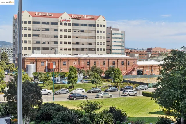 $398,000 | 6363 Christie Avenue, Unit 312, Emeryville, CA 94608