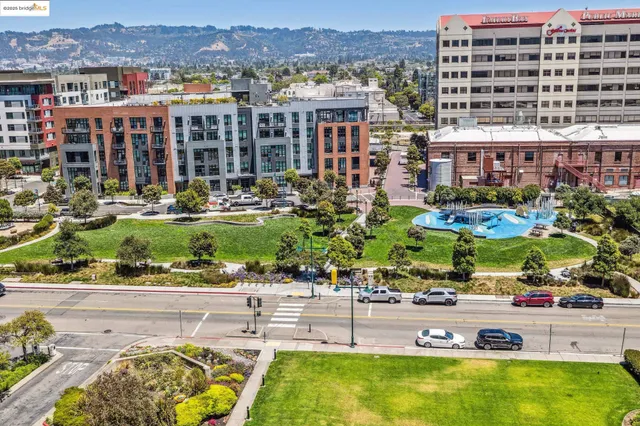$398,000 | 6363 Christie Avenue, Unit 312, Emeryville, CA 94608
