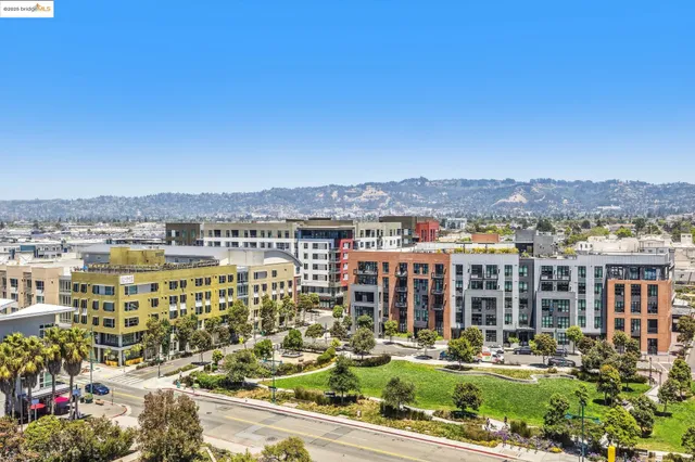 $398,000 | 6363 Christie Avenue, Unit 312, Emeryville, CA 94608