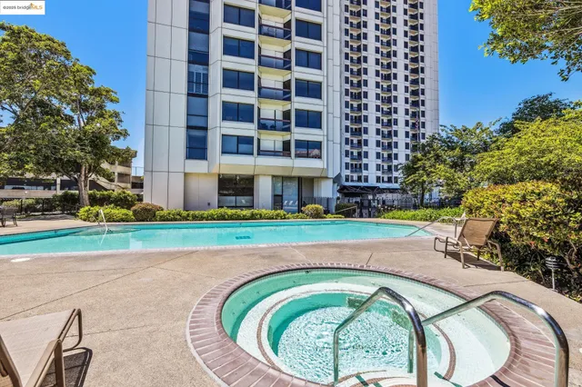 $398,000 | 6363 Christie Avenue, Unit 312, Emeryville, CA 94608