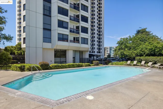 $398,000 | 6363 Christie Avenue, Unit 312, Emeryville, CA 94608