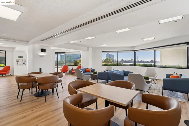 $398,000 | 6363 Christie Avenue, Unit 312, Emeryville, CA 94608