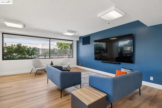 $398,000 | 6363 Christie Avenue, Unit 312, Emeryville, CA 94608