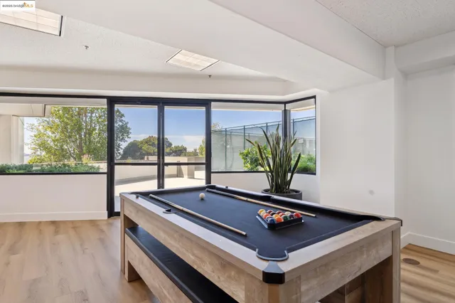 $398,000 | 6363 Christie Avenue, Unit 312, Emeryville, CA 94608