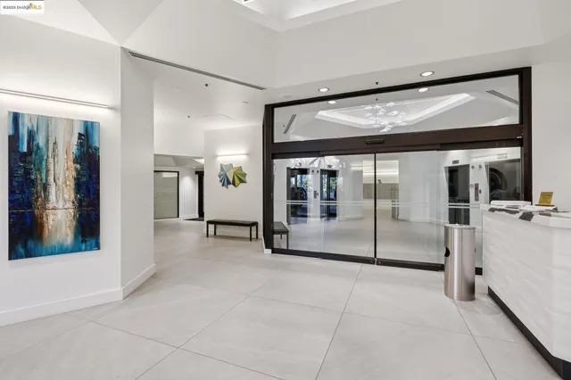 $398,000 | 6363 Christie Avenue, Unit 312, Emeryville, CA 94608