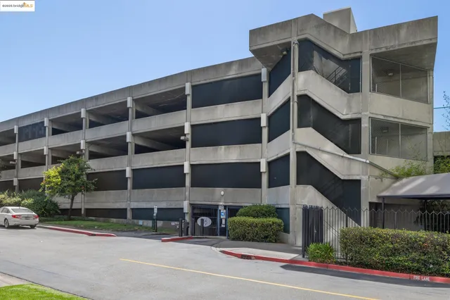 $398,000 | 6363 Christie Avenue, Unit 312, Emeryville, CA 94608