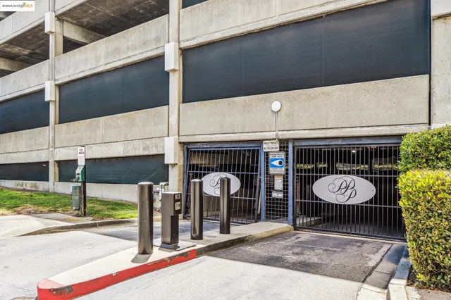 $398,000 | 6363 Christie Avenue, Unit 312, Emeryville, CA 94608