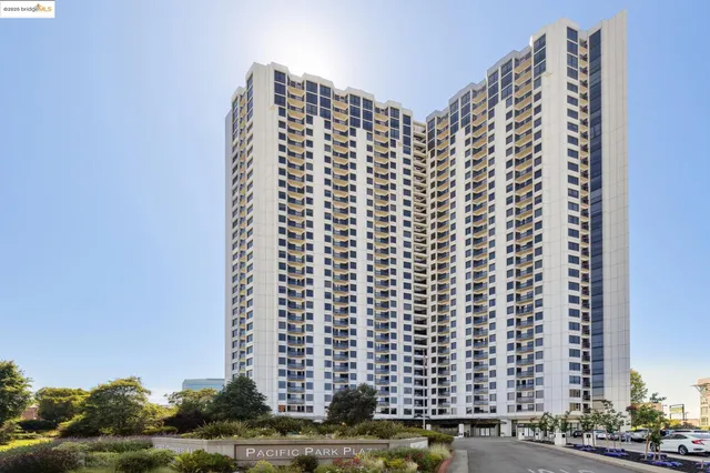 $398,000 | 6363 Christie Avenue, Unit 312, Emeryville, CA 94608