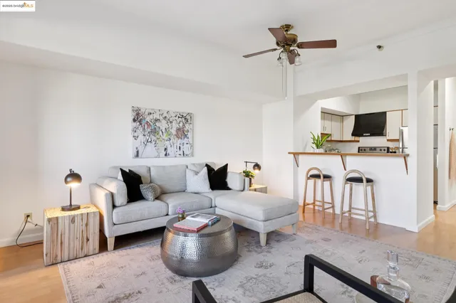 $398,000 | 6363 Christie Avenue, Unit 312, Emeryville, CA 94608