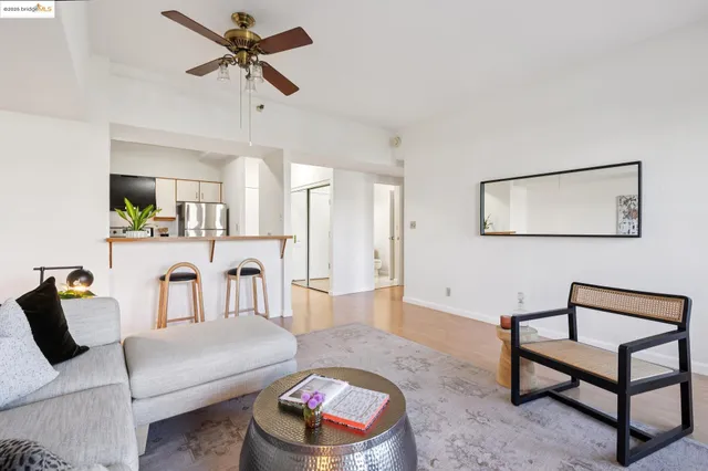 $398,000 | 6363 Christie Avenue, Unit 312, Emeryville, CA 94608