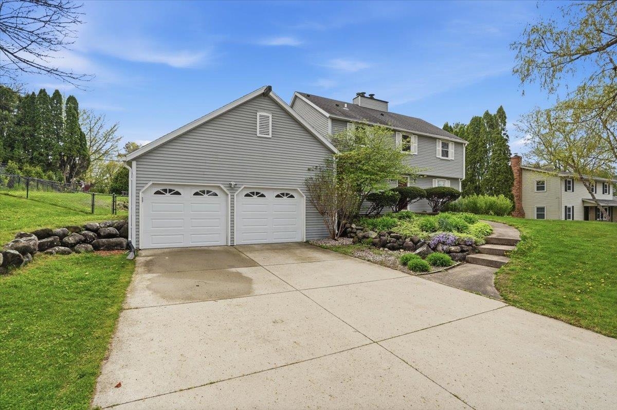 2830 Grandview Boulevard Madison, WI 53713 - Photo 5 of 69