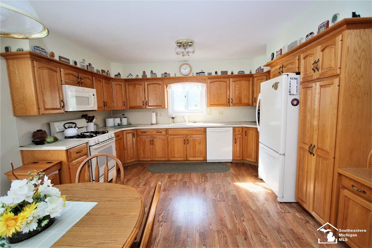 2832 Bluebush Road Monroe, MI 48162 - Photo 7 of 34