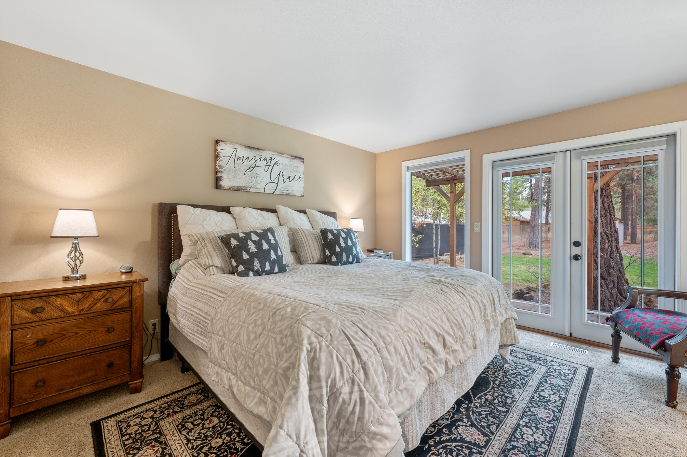 17290 Kingsburg Road Bend, OR 97707 - Photo 28 of 34 a bed room with a bed and a lamp