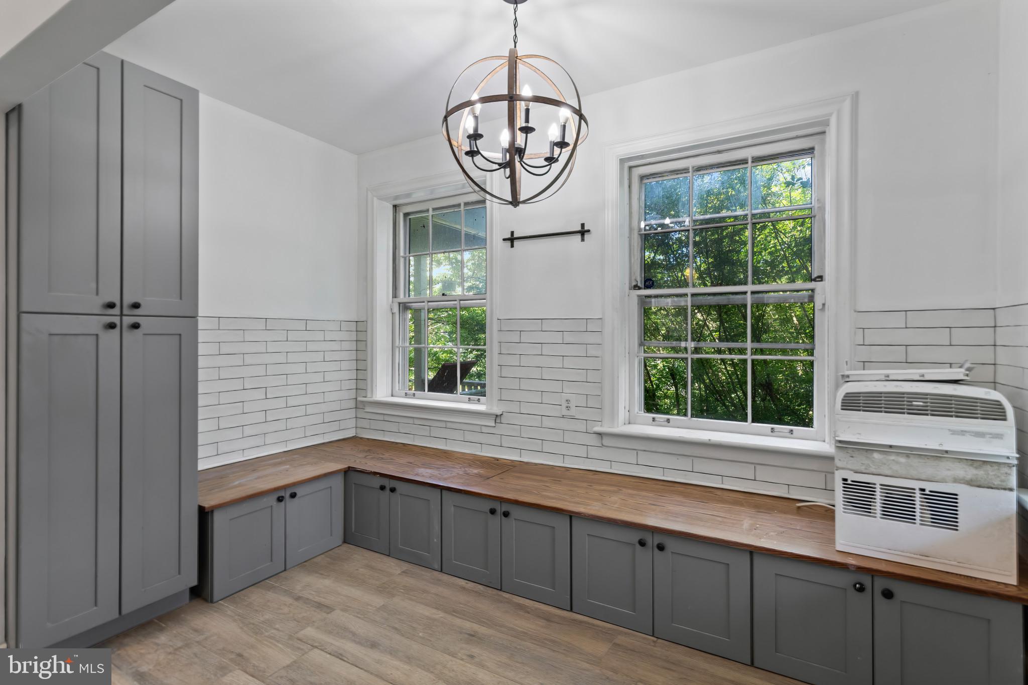 2316 Midland Road Harrisburg, PA 17104 - Photo 4 of 50
