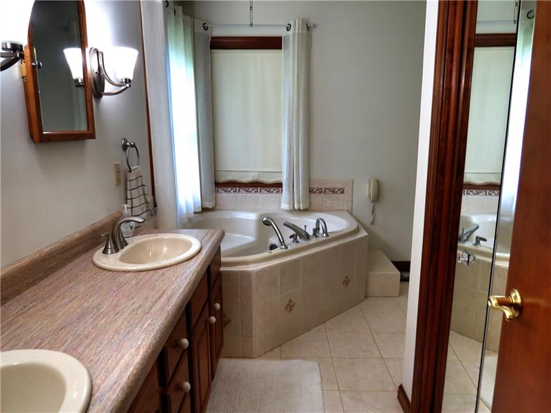 306 Cedar Road Butler, PA 16001 - Photo 9 of 25 Gallery Image 9