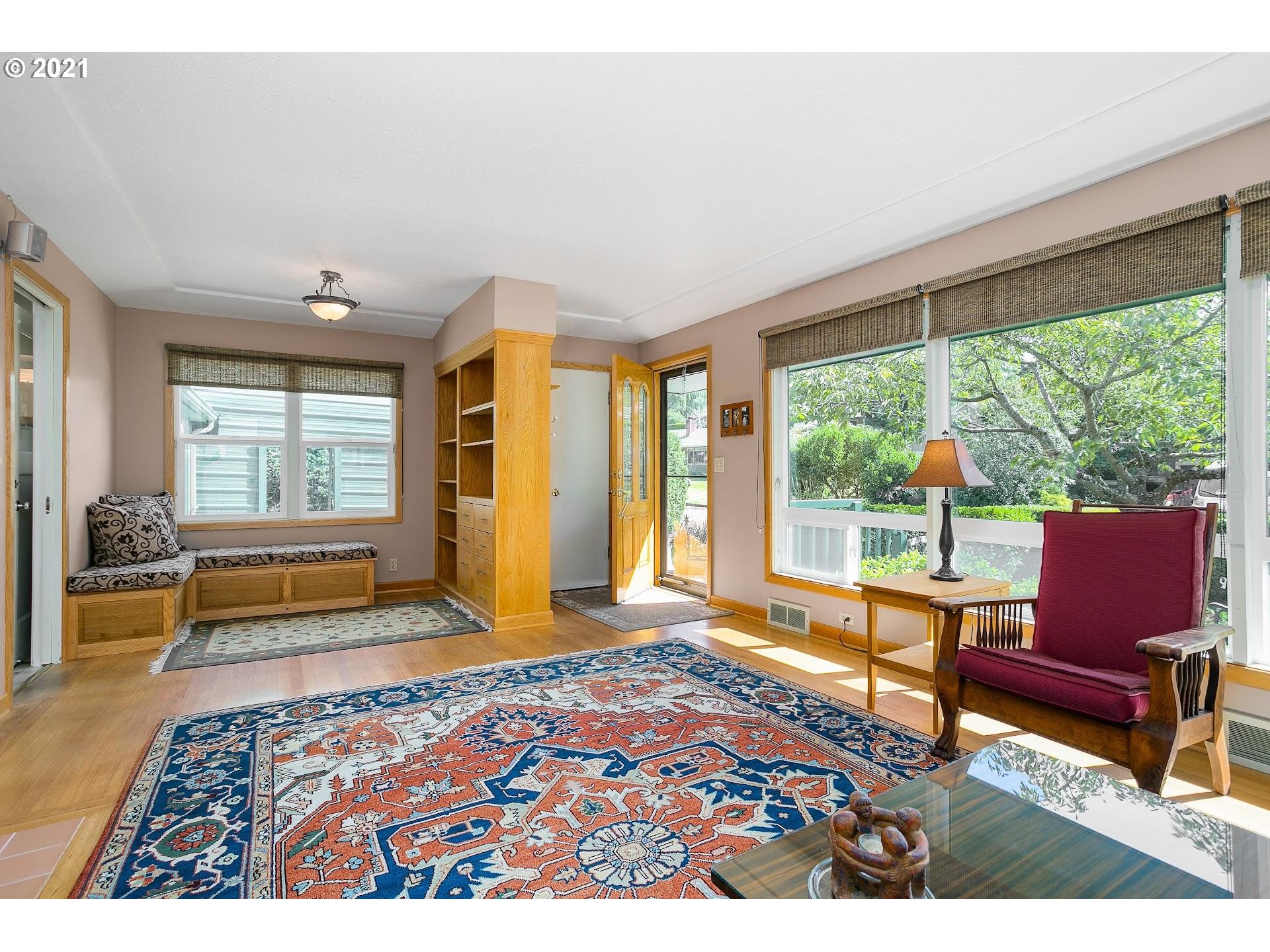 6435 Southwest 46th Place Portland, OR 97221 - Photo 3 of 32 Gallery Image 3
