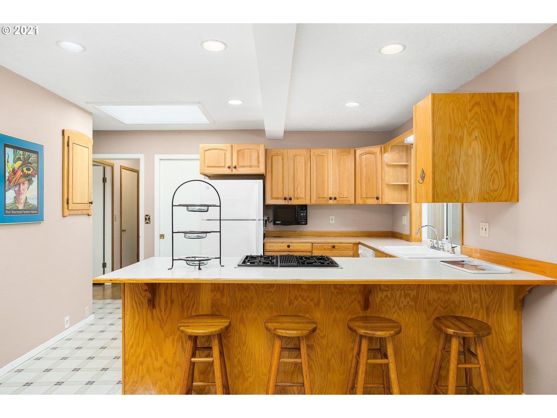 6435 Southwest 46th Place Portland, OR 97221 - Photo 8 of 32 Gallery Image 8
