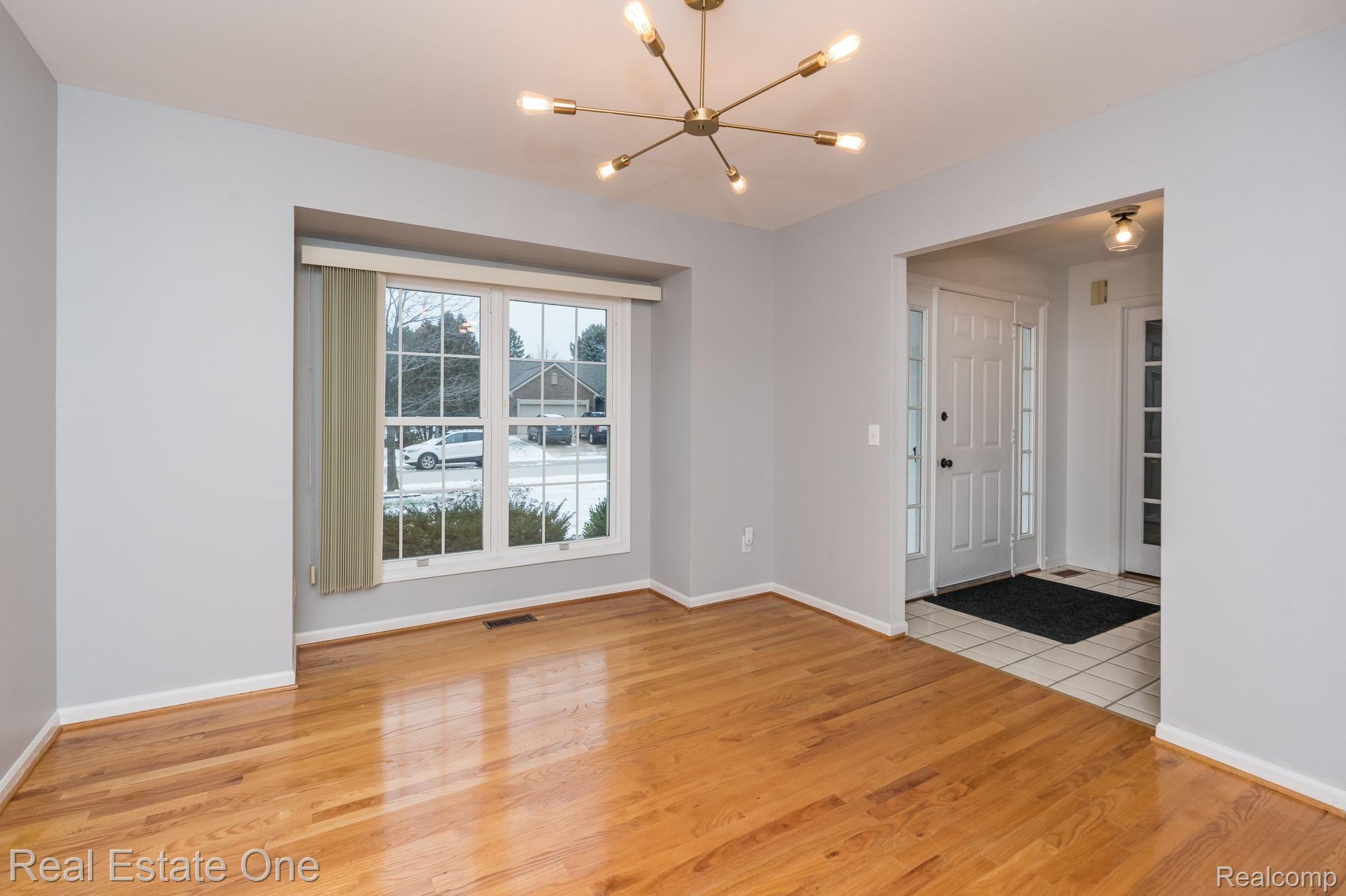 3151 Primrose Drive Rochester, MI 48307 - Photo 13 of 48 3151 Primrose MLS-W009.jpg