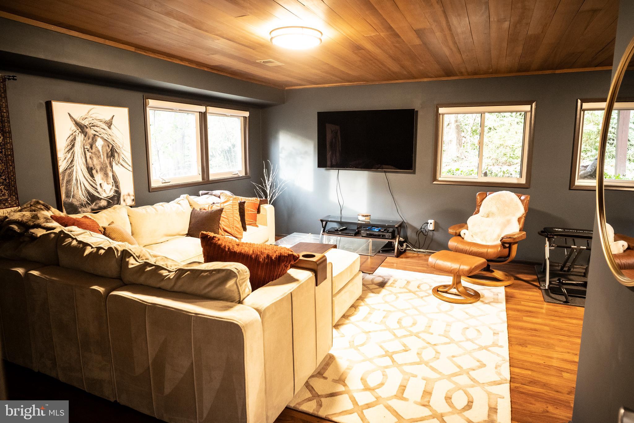 3114 Cunningham Drive Alexandria, VA 22309 - Photo 21 of 39 Huge above ground rec room with bonus space