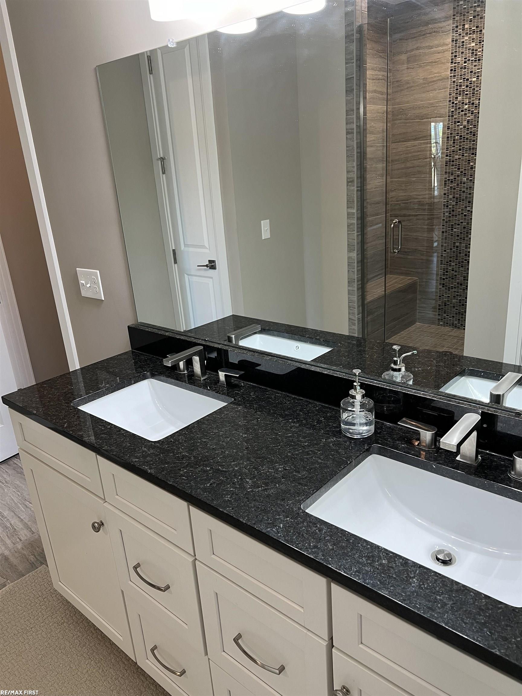 3874 Albatross Court Rochester, MI 48309 - Photo 29 of 37 50162477-2FF3374E-767B-4947-9648-A7289268BC47.JPG