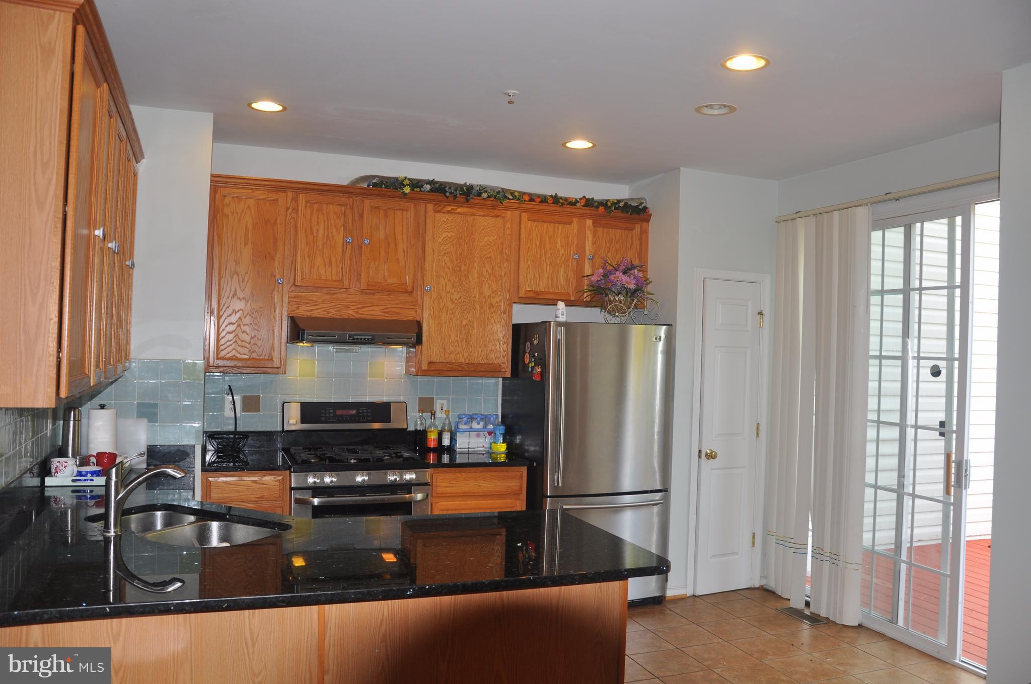 13909 Lullaby Road Germantown, MD 20874 - Photo 7 of 25 Kitchen