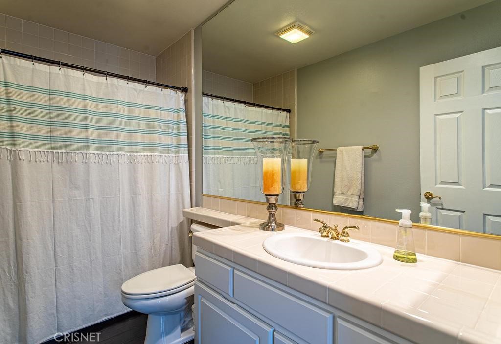 23915 Lakeside Road Valencia, CA 91355 - Photo 36 of 74